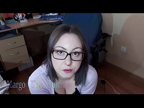 ❤️ Ọmọbinrin ti o ni gbese pẹlu awọn gilaasi buruja Dildo jinna lori Kamẹra ☑ Ibalopo ﹏